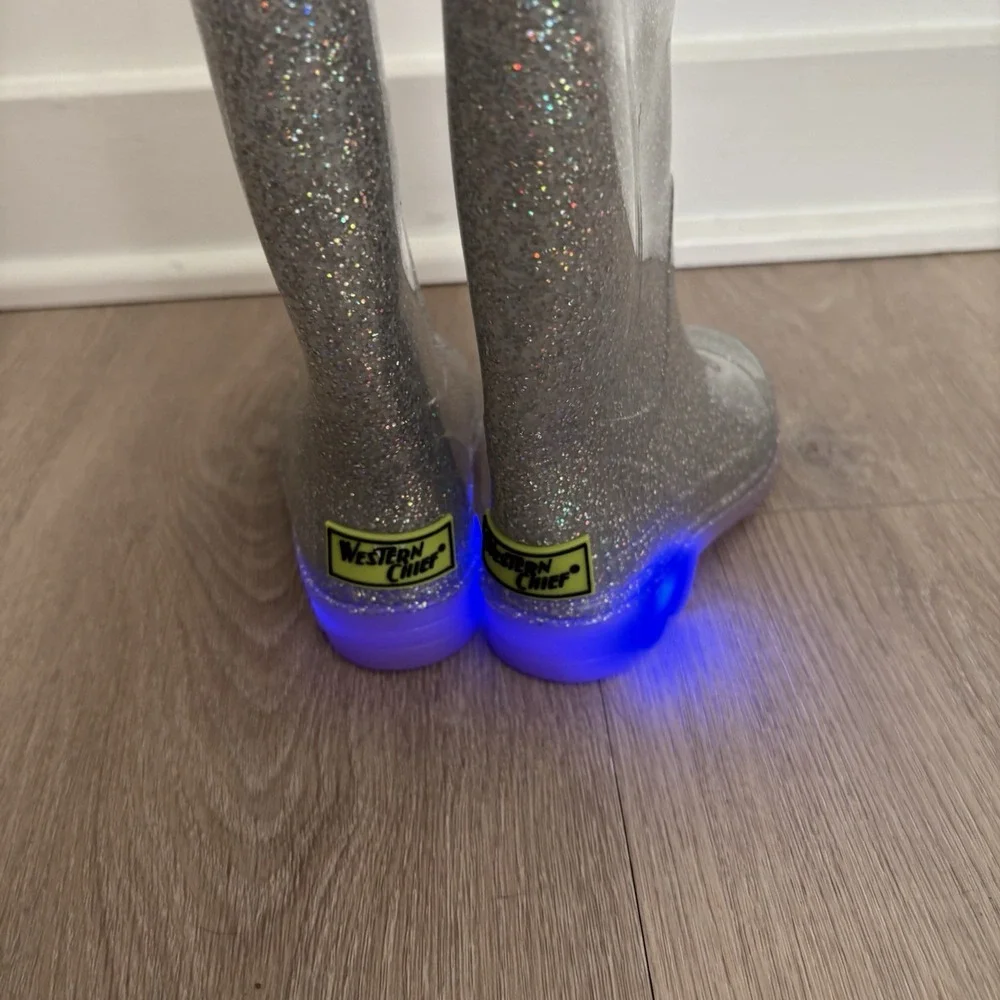 Western Chief Toddler Girls Light Up Rain Boots Size 6 Silver Glitter Waterproof